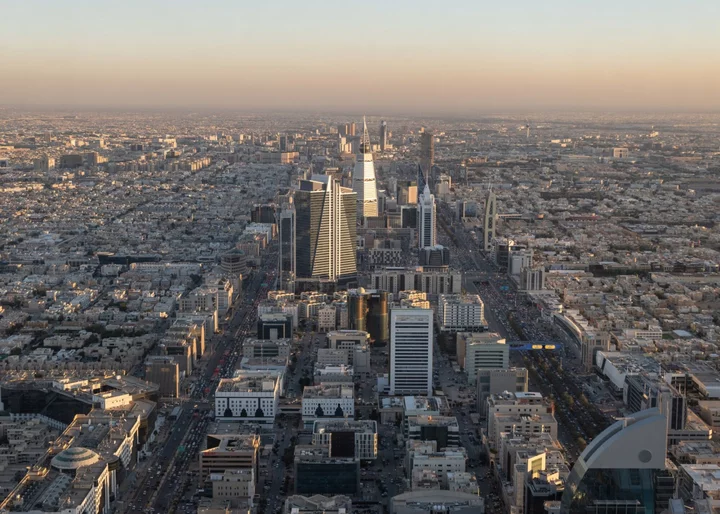 Saudi Budget Deficit Blows Out to $9.5 Billion as Revenues Slip