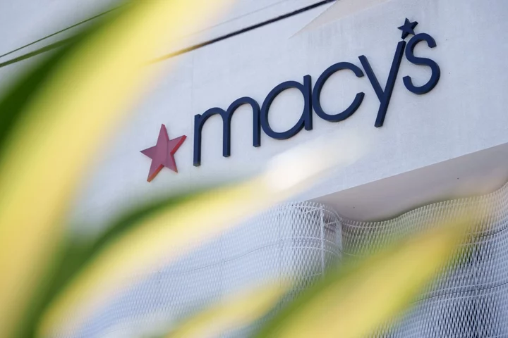 Macy’s Falls as Markdowns to Clear Inventory Cut Into Sales