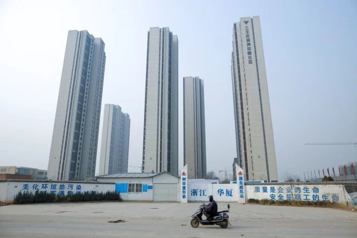 China's Jan-Oct property sales fell 6.8% y/y, investment down 9.3%