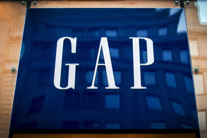 Gap's results beat outshines bleak holiday-quarter sales forecast