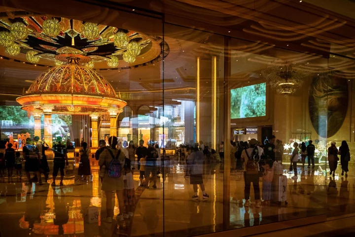 Macau Shutters All Casinos as Typhoon Saola Hits Gambling Hub