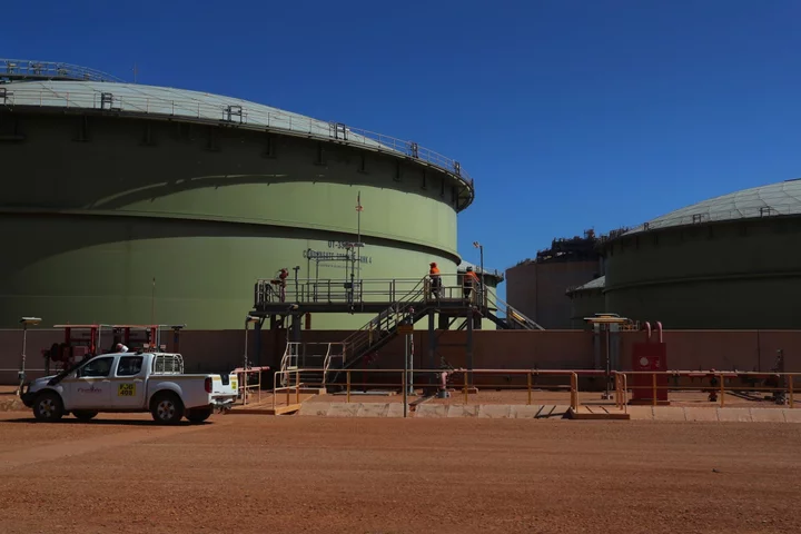Australian LNG Unions Call Off Strikes After Deal With Chevron