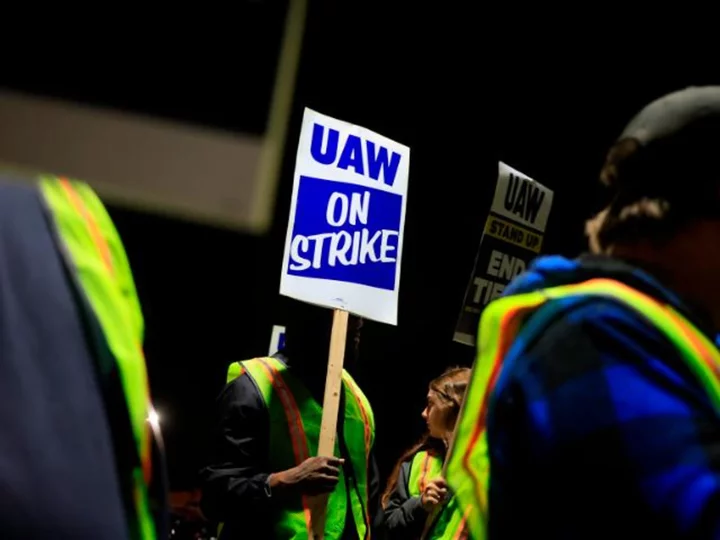 UAW says no additional strikes at automakers, but ready to add workers to picket lines