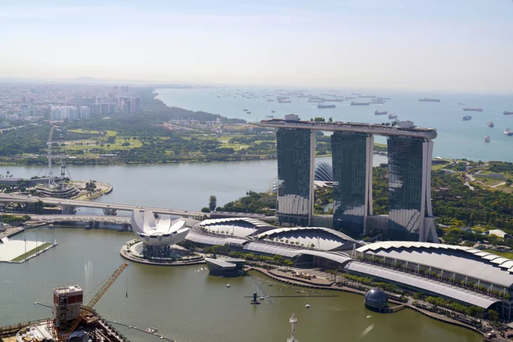 Marina Bay Sands Said to Seek Up to S$10 Billion Loan for Growth