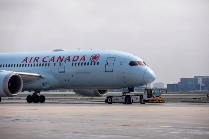 Air Canada posts quarterly profit versus year-ago loss