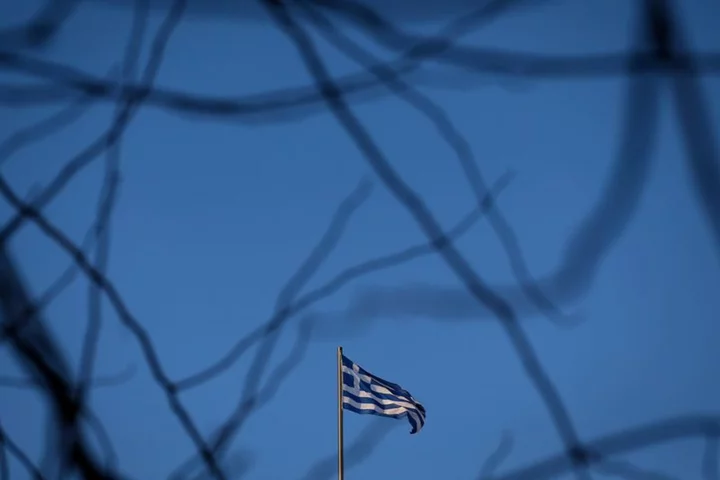 Analysis-Greek bonds snapping at heels of southern Europe's best in class