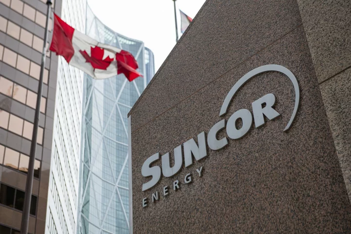 Elliott Target Suncor’s New CEO Plans Long Stay at Helm