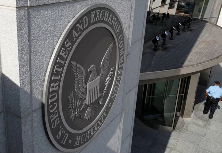 US SEC set to propose limits on brokerage trading rebates