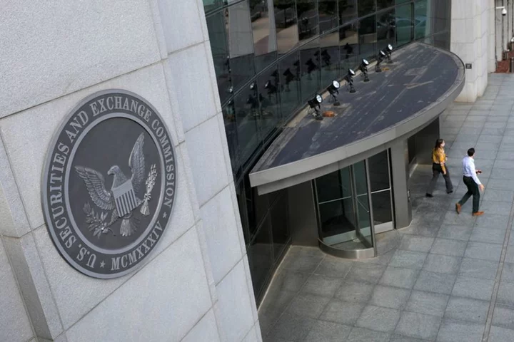 US SEC scraps contentious pricing proposal in final money market fund reforms