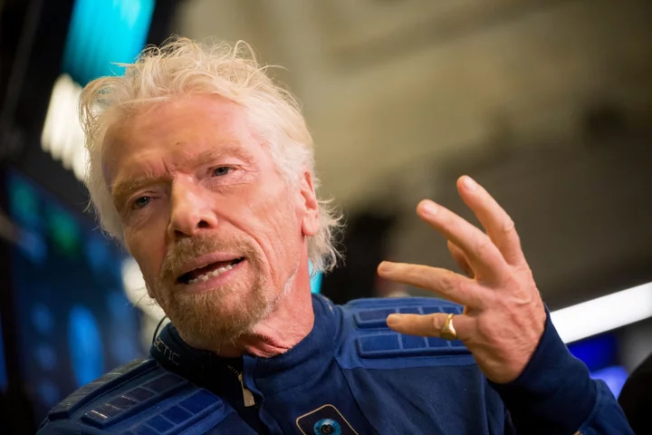 Richard Branson’s Virgin Galactic Sets June Date for First Commercial Spaceflight