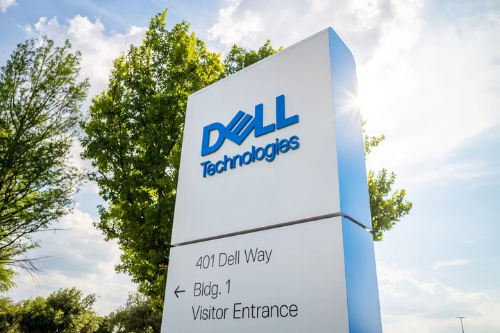 Dell Sales Miss Estimates With Corporate PCs Still Lagging