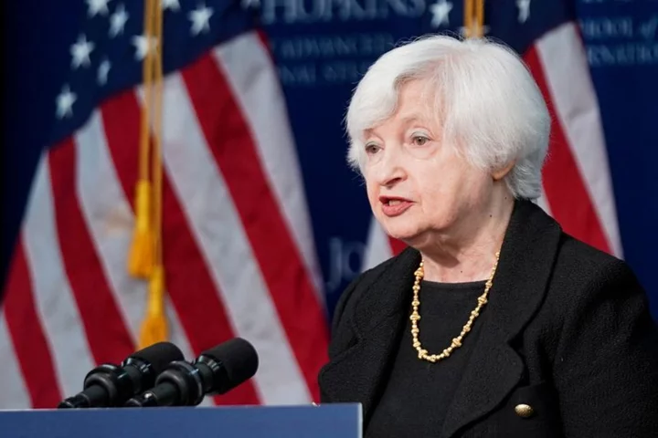 Yellen says most U.S. banks would be able to pay off uninsured depositors