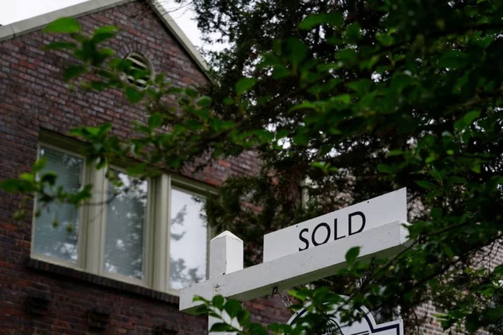 US existing home sales slump to more than 13-year low in October