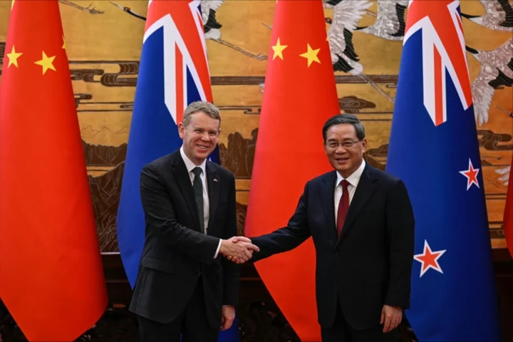 New Zealand PM scores trade deals on China trip