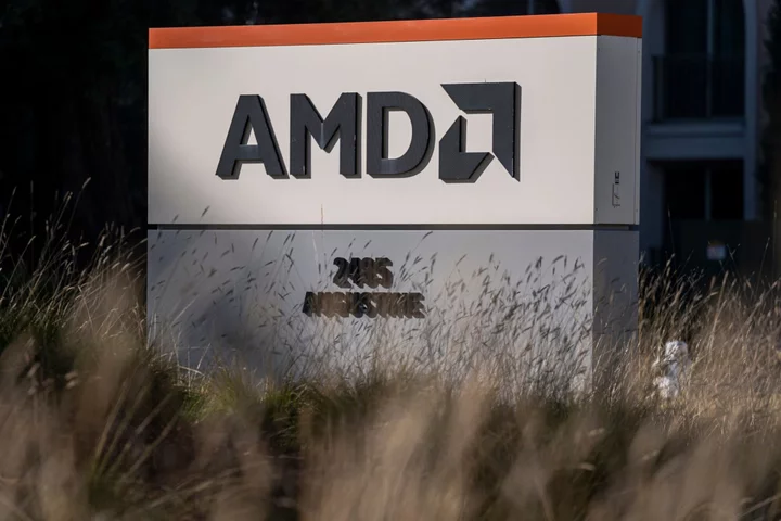 AMD Gains After Chipmaker Tops Estimates, Makes AI Inroads