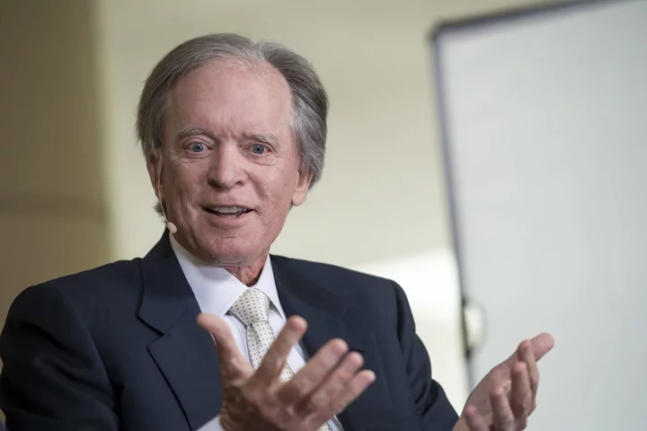 Bill Gross Says 10-Year Treasuries Are ‘Overvalued’