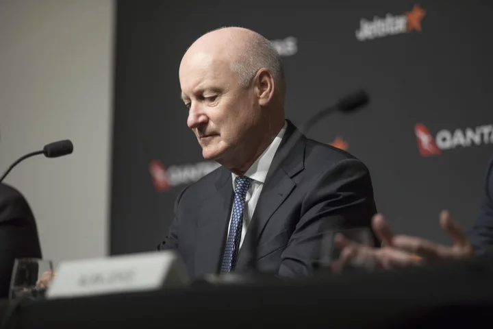 Qantas Chairman to Step Down Next Year to Repair Airline’s Reputation