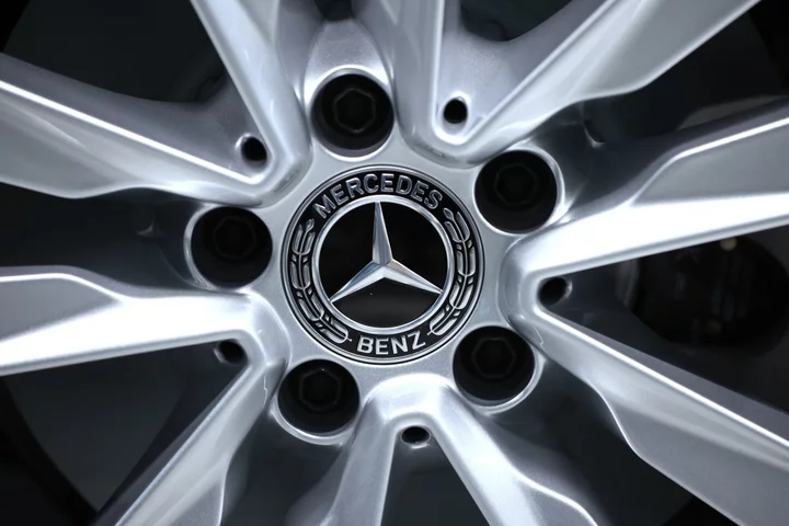 Mercedes Raises Guidance on Improved Car, Van Pricing