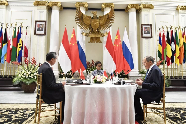 Asean Latest: Lavrov, Wang Yi Discuss Countering US in Asia
