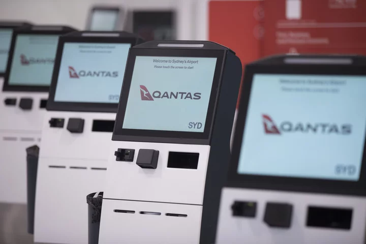 Qantas Pursued for Record Fine for Alleged Bogus Seat Sales