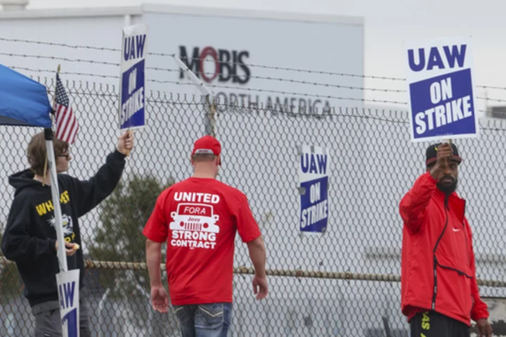 Clock is ticking as United Autoworkers threaten to expand strikes against Detroit automakers Friday