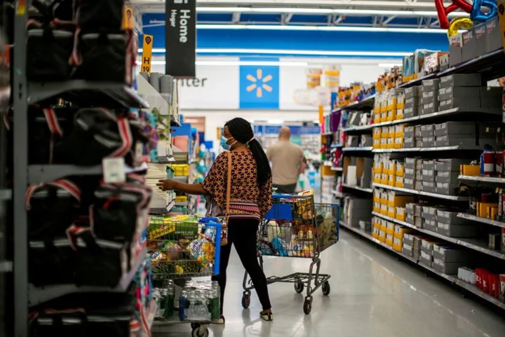 Walmart investors eye margins amid grocery focus
