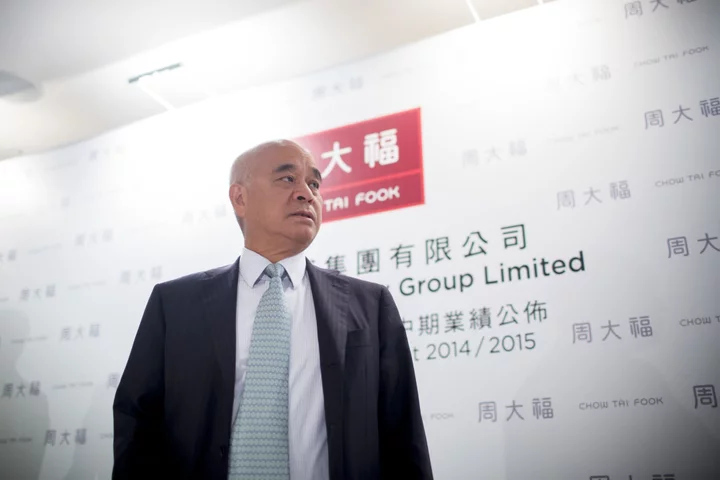 Hong Kong Tycoon Cheng Raises Doubt Over Succession Plans