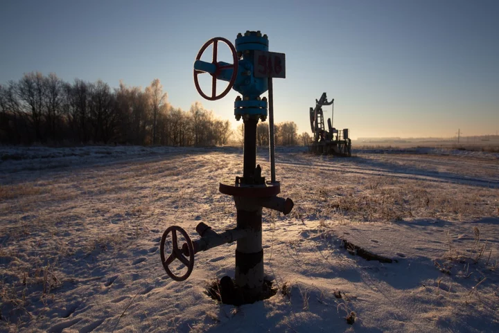 Oil Holds Gain on Signs Russian Crude Flows Starting to Decline