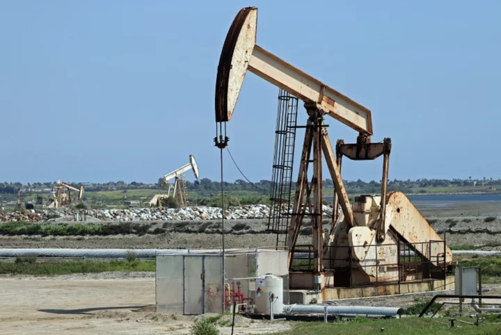 Stocks slide, oil holds gains on Middle East, economy concerns