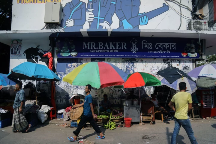Bangladesh Raises Repo Rate to Slow Inflation at Decade High