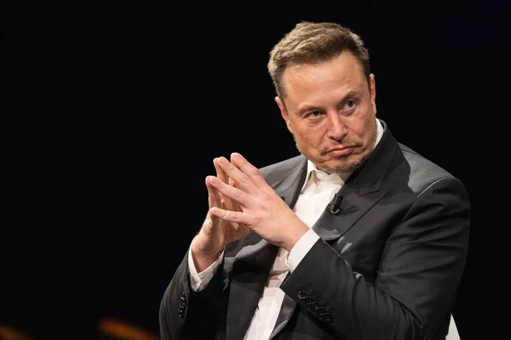 Elon Musk’s Wealth Slumps $20 Billion as Tesla Shares Tumble