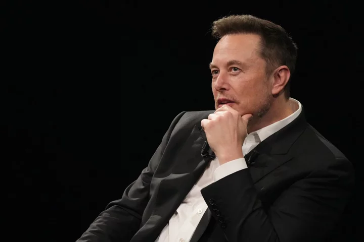 Elon Musk Should Focus on Tesla as EV Rivals Pounce, Investors Say