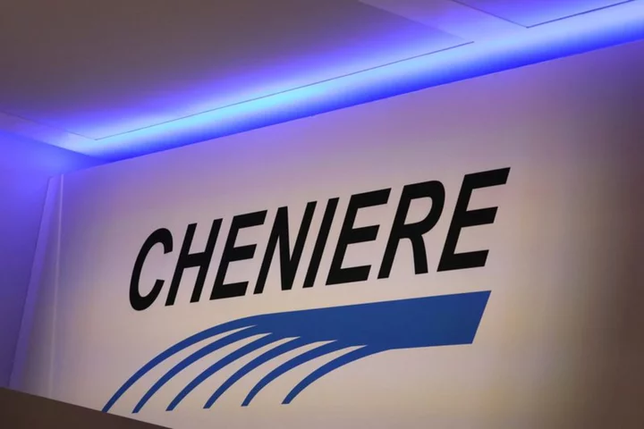 Cheniere quarterly revenue tumbles on lower LNG prices