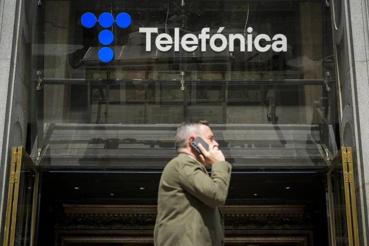 Spain Weighs Taking Telefonica Stake to Counter Saudi Holding
