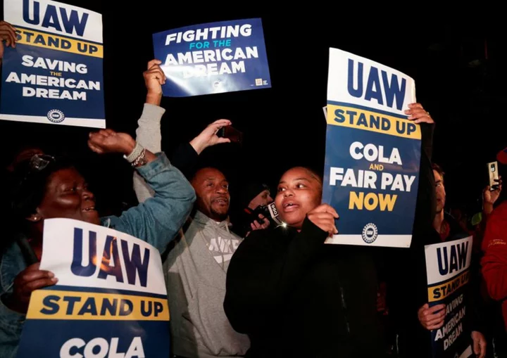 US auto workers strike against Detroit Three enters third day