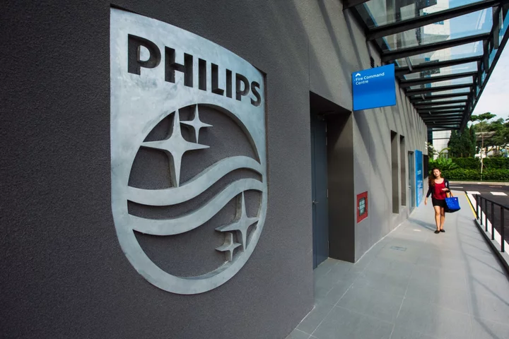 Philips Slumps After Order Drop Outweighs Improved Outlook