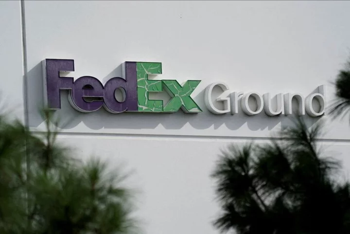 FedEx to fold Canada contractor-based Ground unit into Express