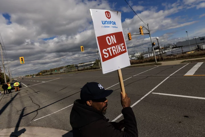 Stellantis Seeks Deal With Canada Workers After Ending UAW Strike