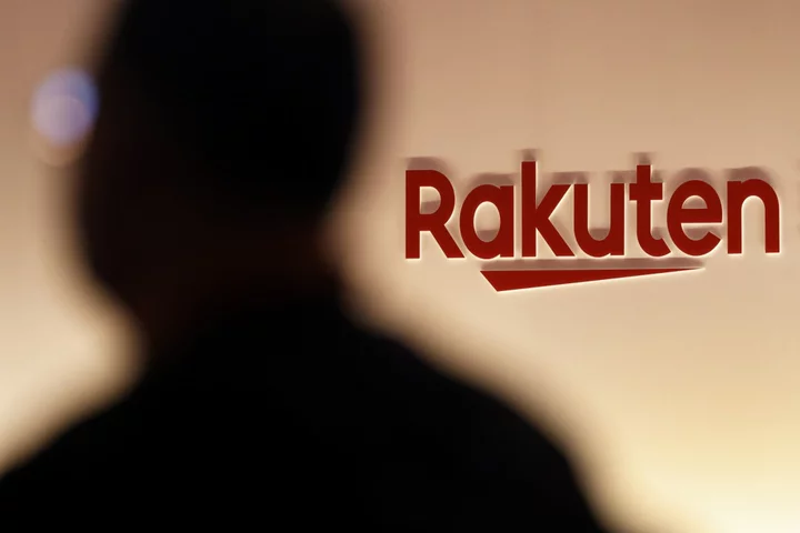 Rakuten Dives 9% on Report of $2.2 Billion Share Sale Plan