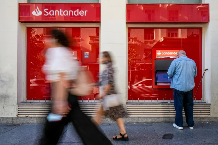 Santander Beats Estimates as Higher Rates Offset Loan Losses