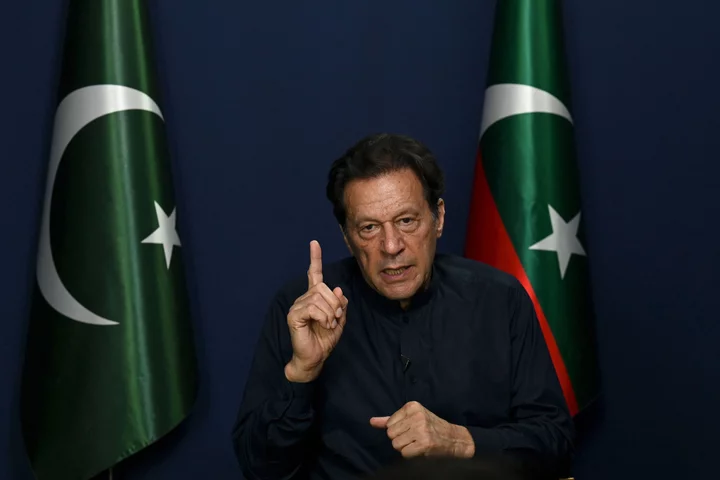 Pakistan’s Khan Wins Some Respite as Legal Fight Inches Forward