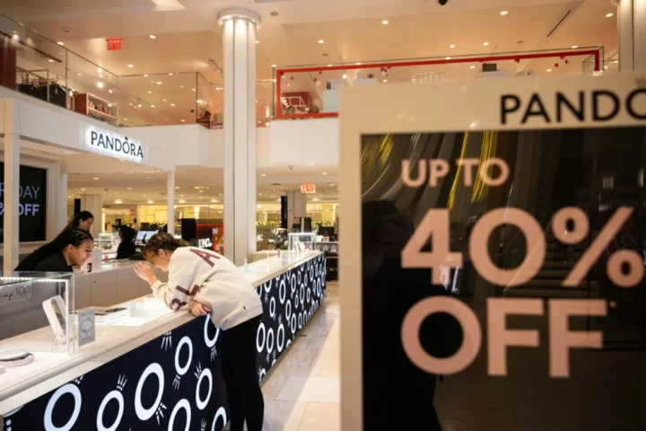 'Black Friday' kicks off US shopping season amid economic unease