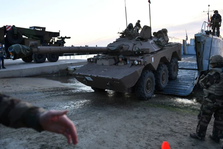 'Thin-armoured' French tanks impractical for attacks, says Ukraine commander