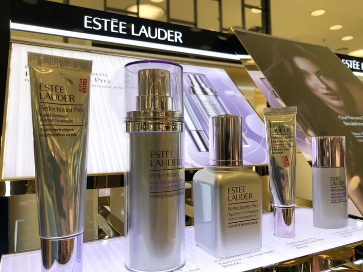 Estee Lauder eyes weak annual results on slow recovery in Asia travel retail
