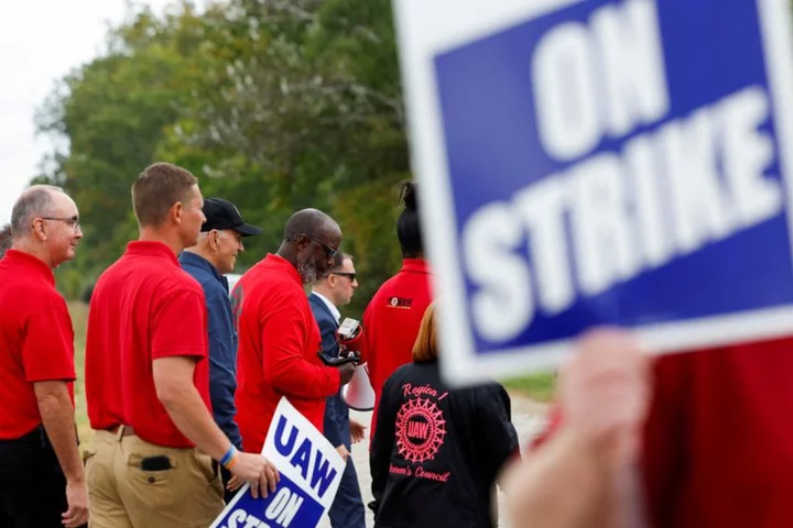 UAW workers and Mack Trucks reach deal to avoid strike