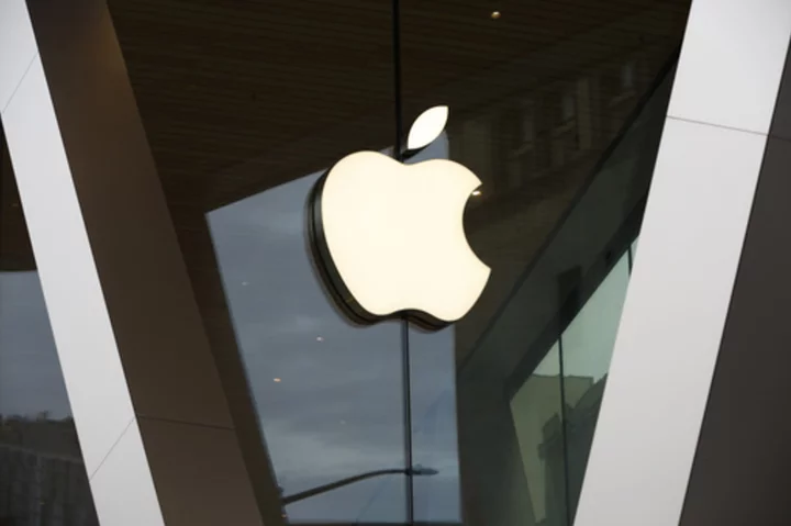 Apple is now the first public company to be valued at $3 trillion