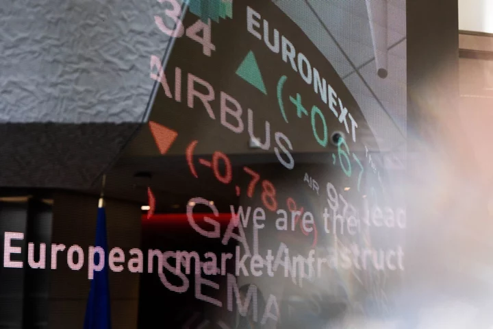 European Stocks Decline as US Rating Downgrade Hurts Sentiment