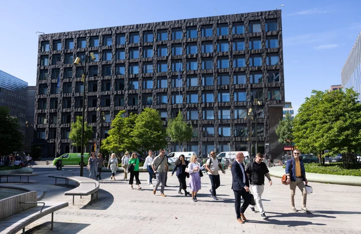Swedish Central Bank to Raise Interest Rates, SEB Survey Signals 