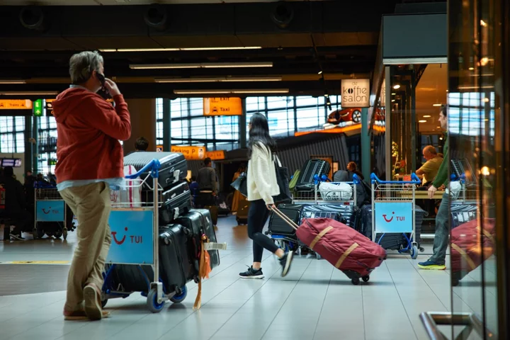 Amsterdam’s Schiphol Airport Owner Names Van Oord as CEO