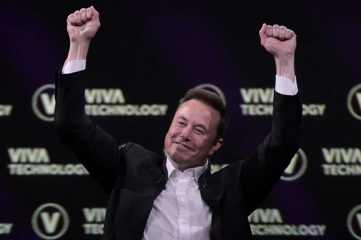 Elon Musk Took Self-Driving Tesla Ride Around Palo Alto to Find Mark Zuckerberg